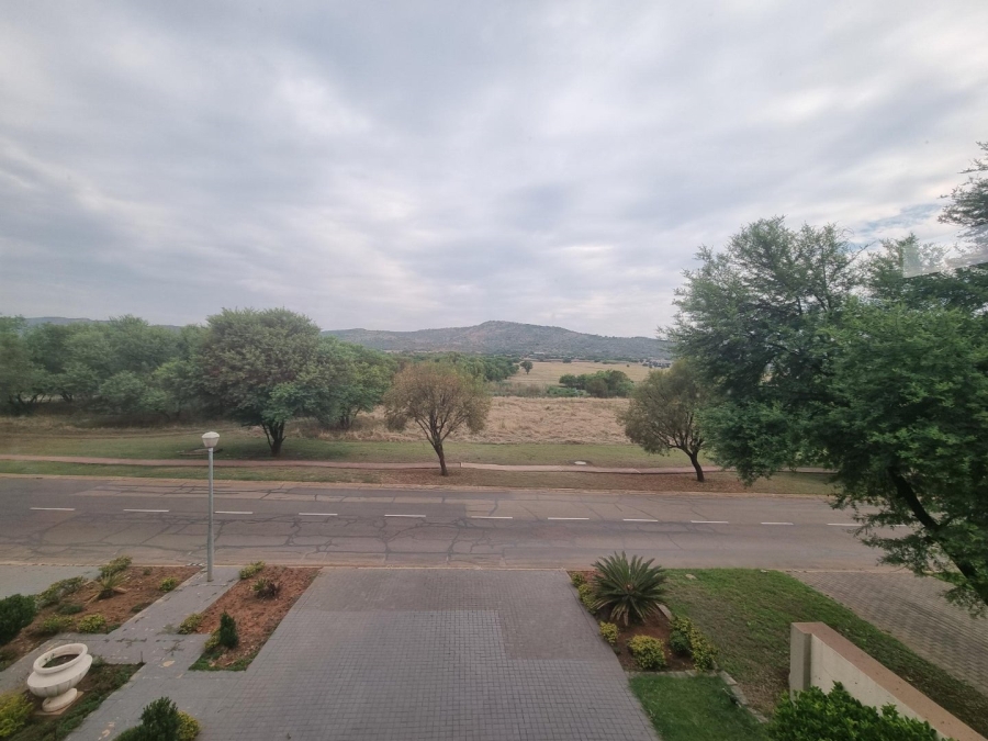 To Let 8 Bedroom Property for Rent in Xanadu North West